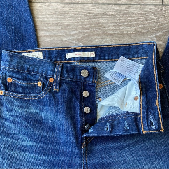 Levi’s Wedgie Icon Authentic Favorite High Rise Jeans - Picture 12 of 14